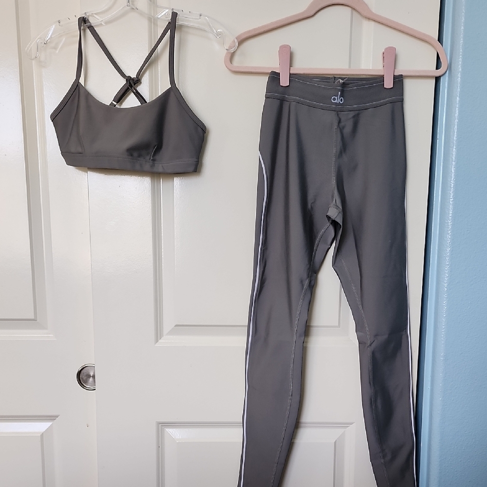 ALO Yoga Light Gray Activewear Set